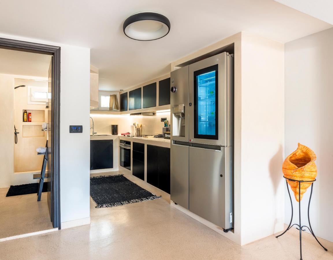 Black And White Apartment Pollonia ภายนอก รูปภาพ